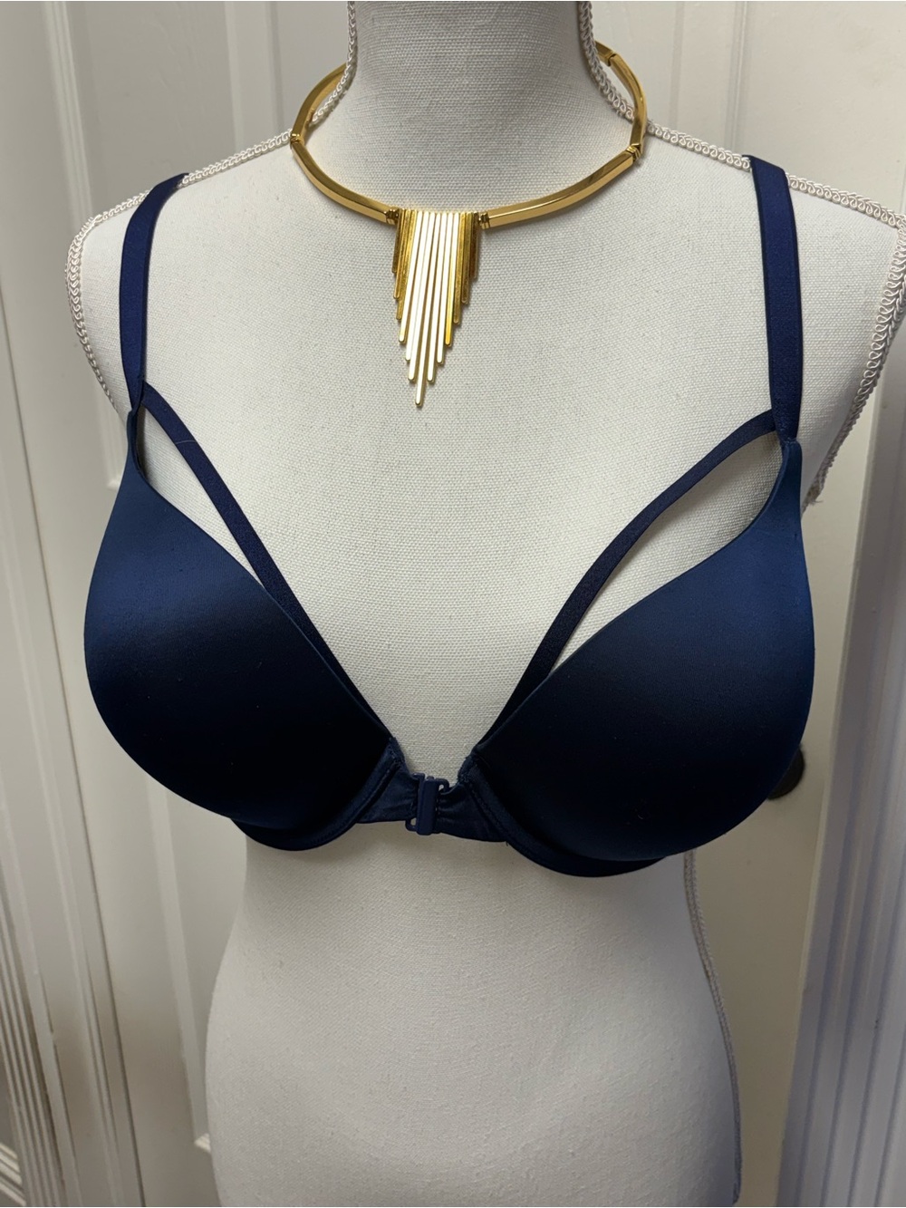 Victoria's Secret Very Sexy Navy Front-Close Push-Up Bra 38D Lace Back